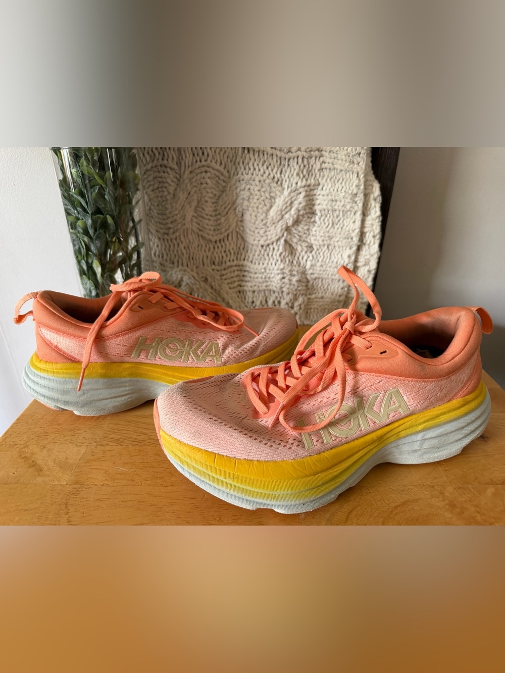 Hoka Women's Bondi 8 Sneaker Size 7